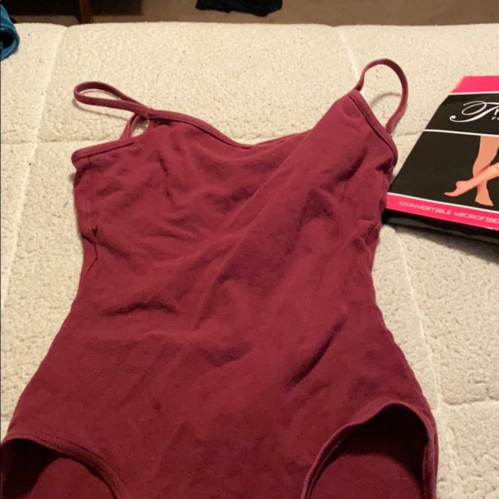 Maroon cloth leo